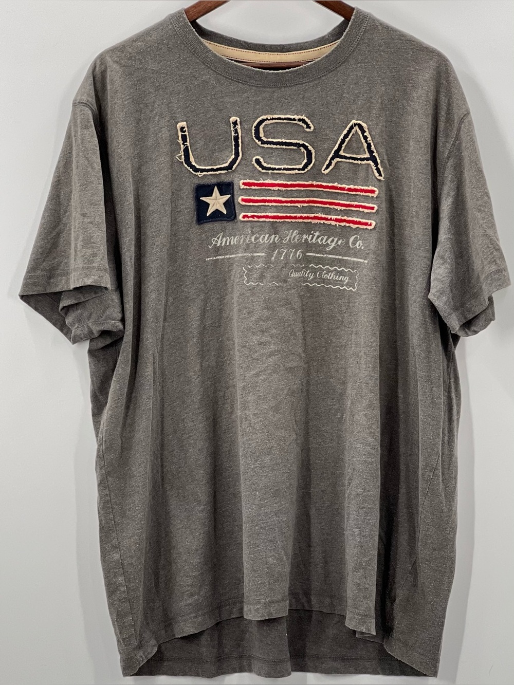 404 Old Navy XXL Gray USA Graphic Short-Sleeve Tee with Flag Accent